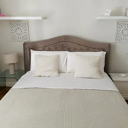 Un Nido Nel Couette-café *